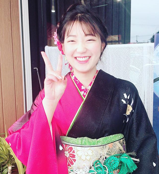 綺麗屋紫音祝成人式♡おめでとうございます！！ステキな笑顔で行ってらっしゃい♡ (from Instagram)